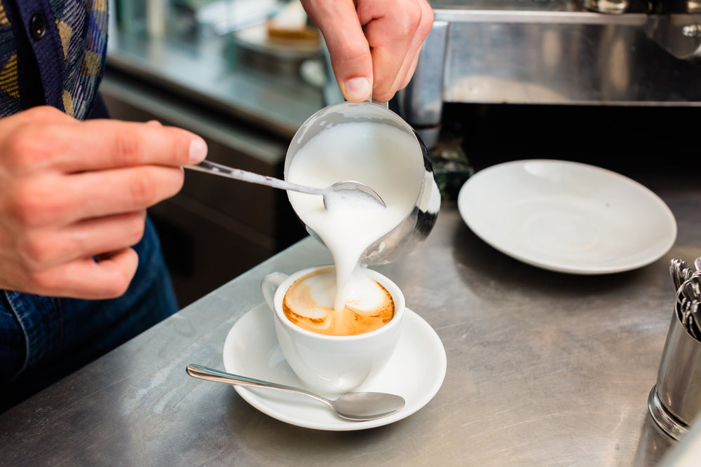 ¿CUÁNTAS CALORÍAS TIENE UN CAFÉ CON LECHE?